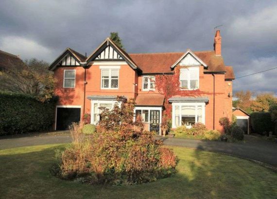 5 bedroom Detached f...